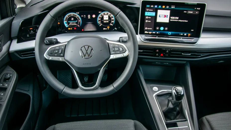 VOLKSWAGEN Golf -