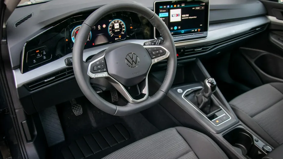 VOLKSWAGEN Golf -