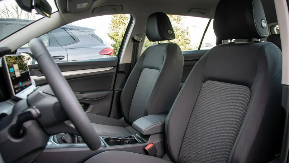 VOLKSWAGEN Golf -