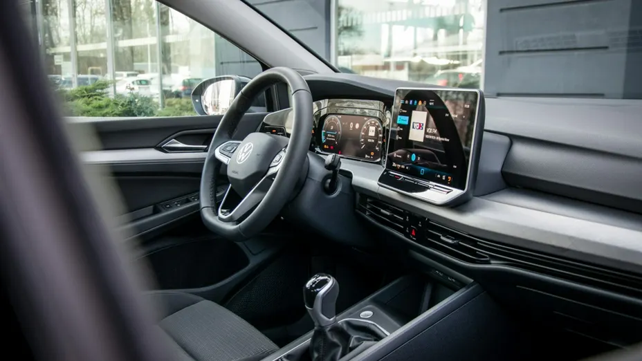 VOLKSWAGEN Golf -