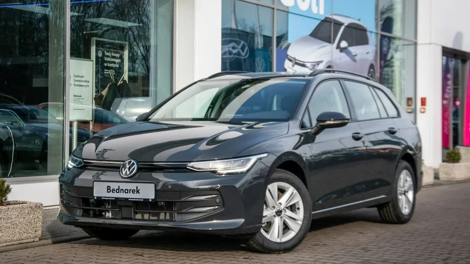 VOLKSWAGEN Golf -