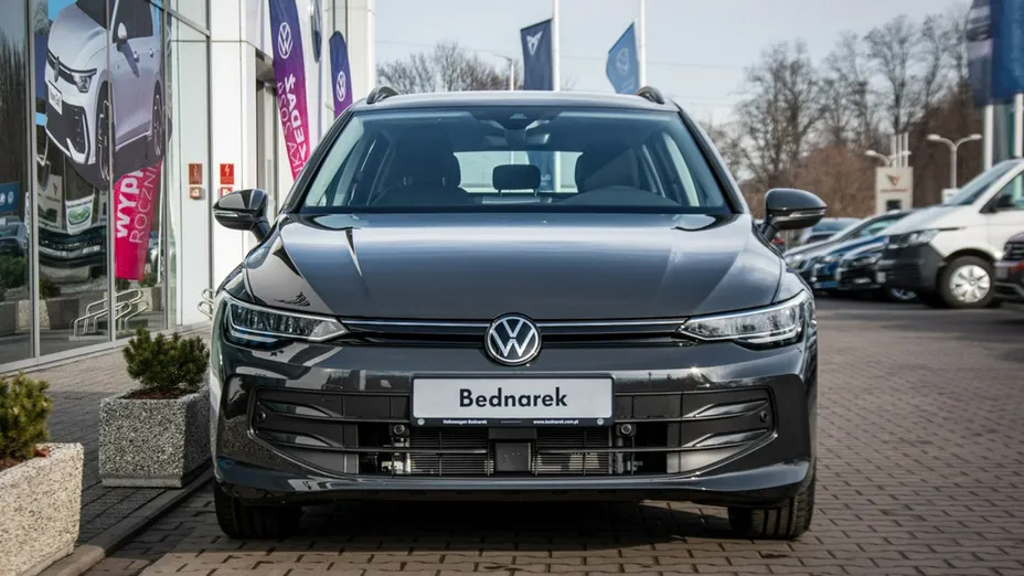 VOLKSWAGEN Golf -