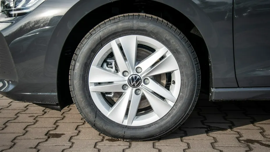 VOLKSWAGEN Golf -