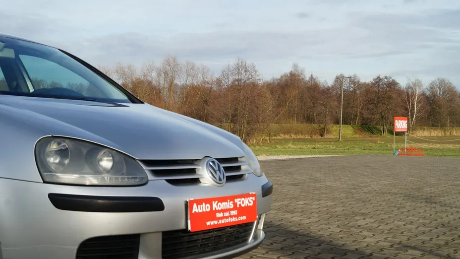 VOLKSWAGEN Golf -