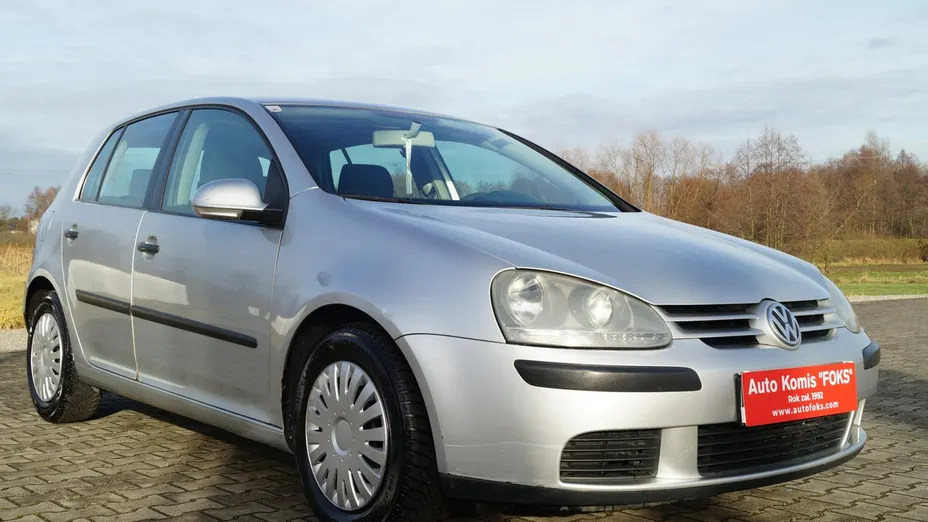 VOLKSWAGEN Golf -
