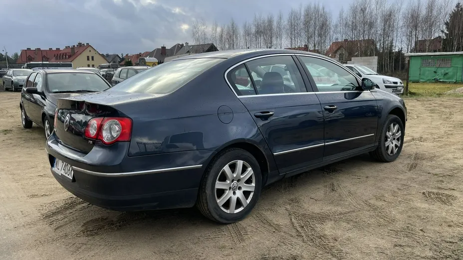 VOLKSWAGEN Passat -