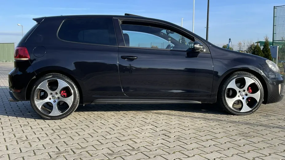 VOLKSWAGEN Golf -