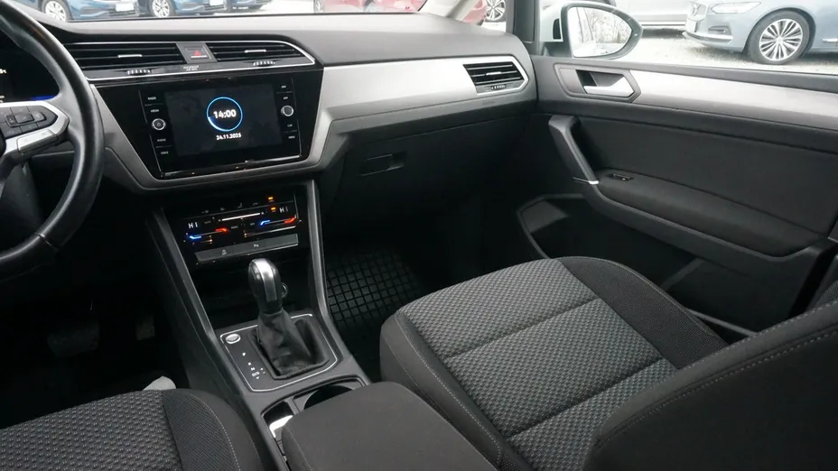 VOLKSWAGEN Touran -