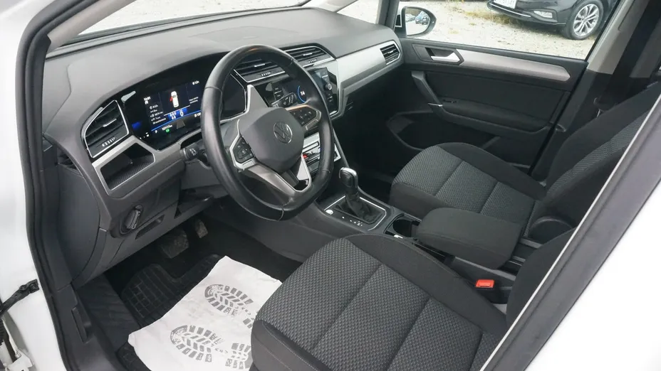 VOLKSWAGEN Touran -