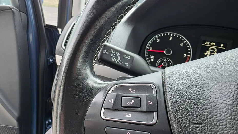 VOLKSWAGEN Touran -