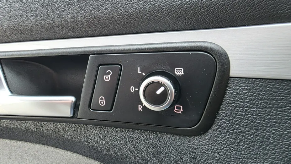 VOLKSWAGEN Touran -