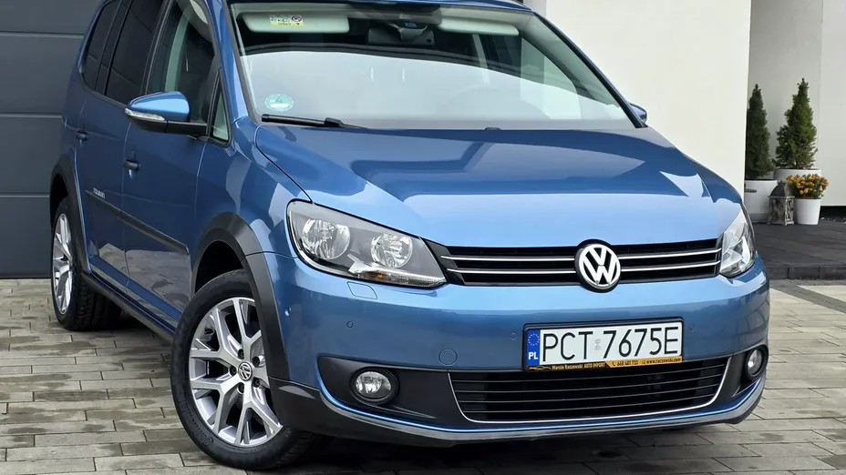 VOLKSWAGEN Touran -