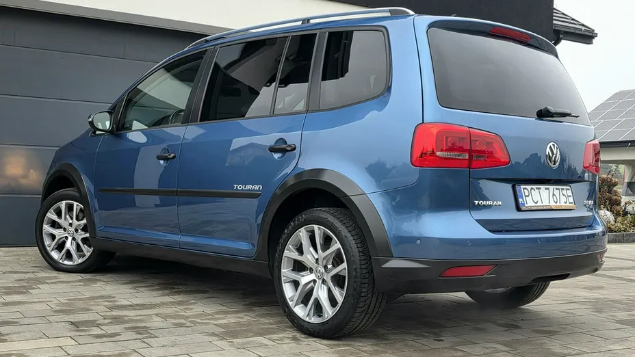 VOLKSWAGEN Touran -