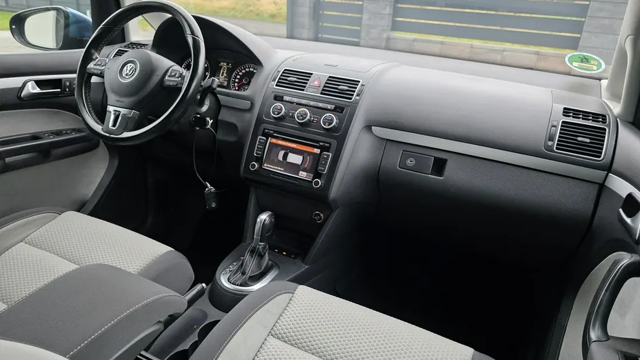 VOLKSWAGEN Touran -