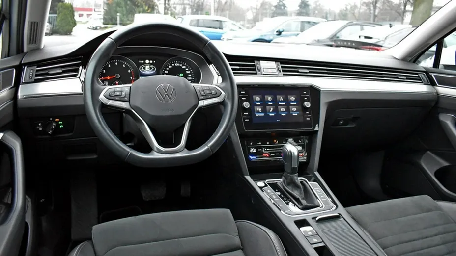 VOLKSWAGEN Passat -