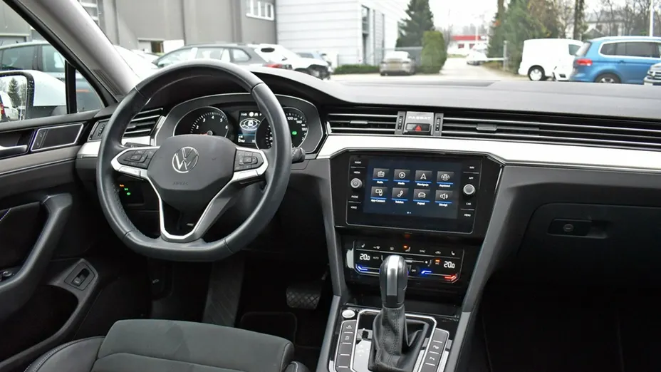 VOLKSWAGEN Passat -