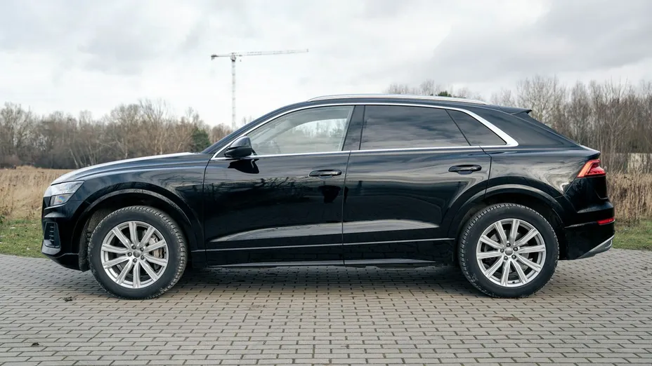 AUDI Q8 -