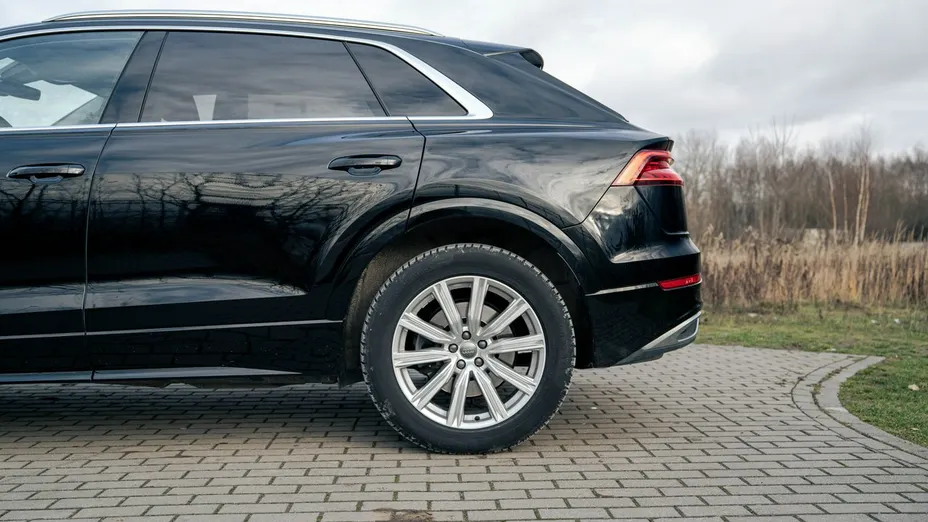AUDI Q8 -
