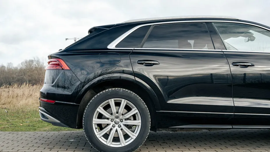 AUDI Q8 -