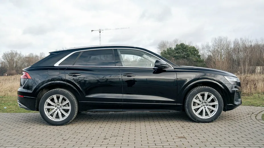 AUDI Q8 -