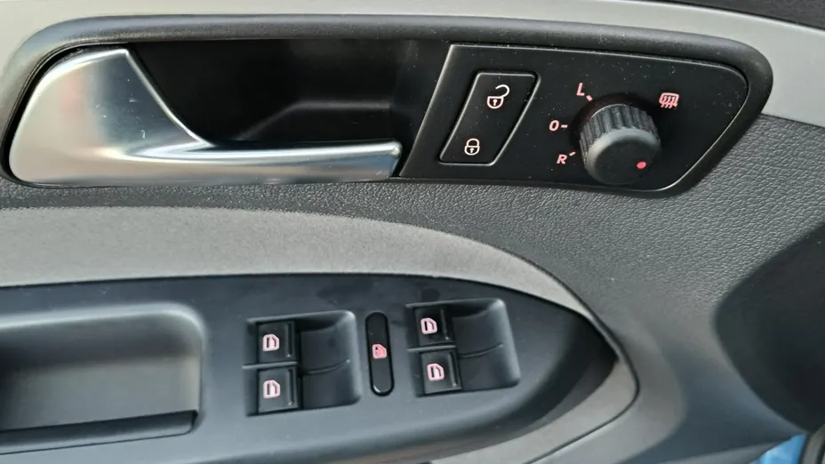 VOLKSWAGEN Touran -