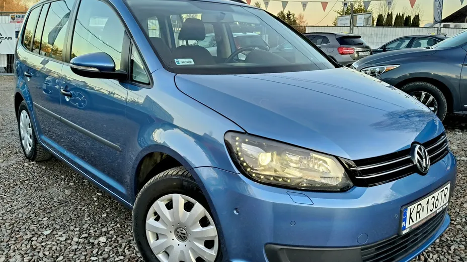 VOLKSWAGEN Touran -