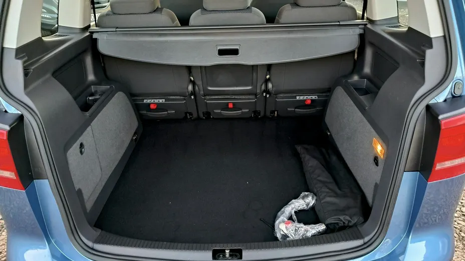 VOLKSWAGEN Touran -