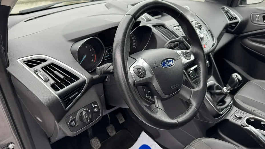 FORD Kuga -