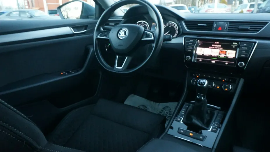 SKODA Superb -