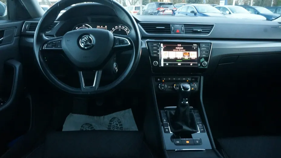 SKODA Superb -