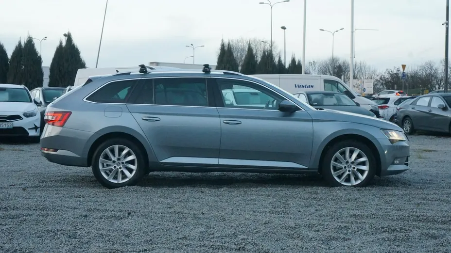 SKODA Superb -