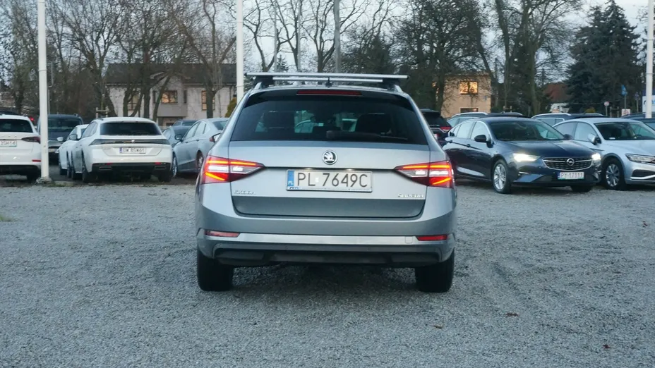 SKODA Superb -