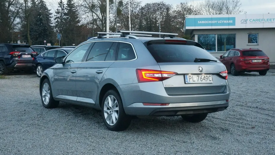 SKODA Superb -