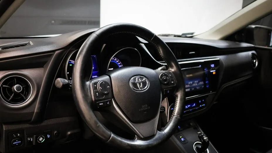 TOYOTA Auris -