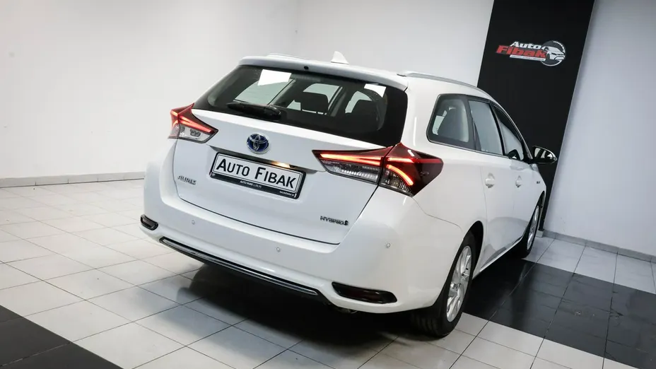 TOYOTA Auris -