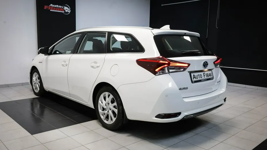 TOYOTA Auris -
