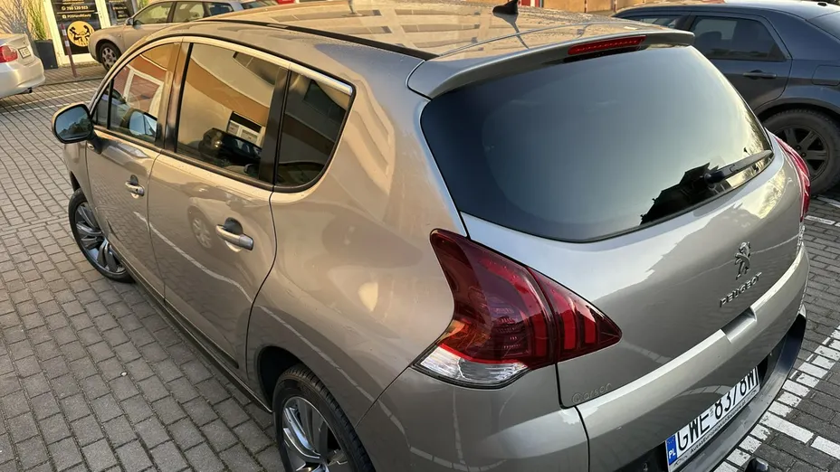 PEUGEOT 3008 -
