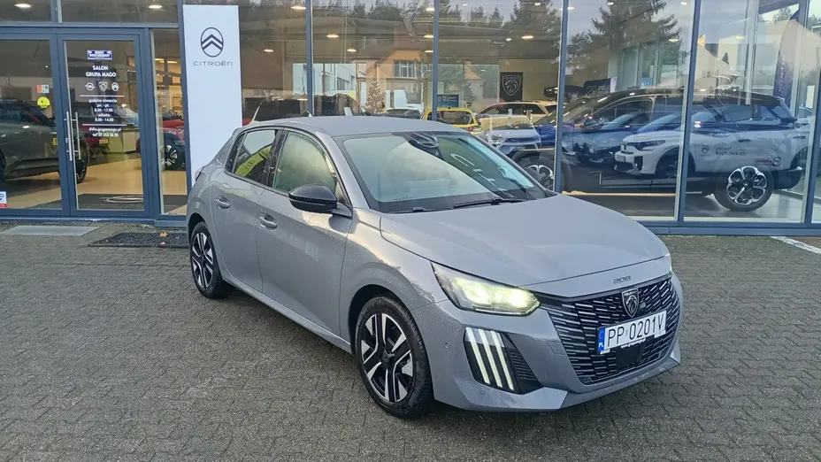 PEUGEOT 208 -