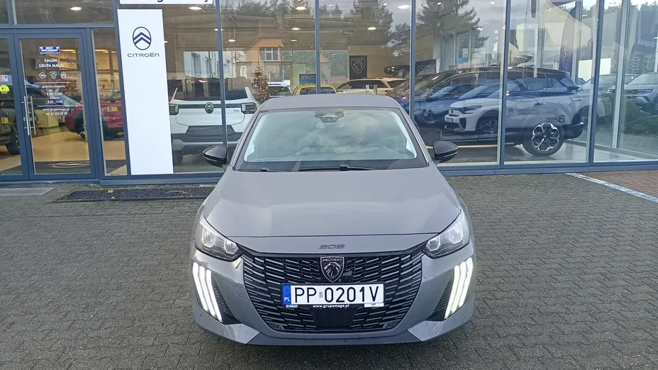 PEUGEOT 208 -