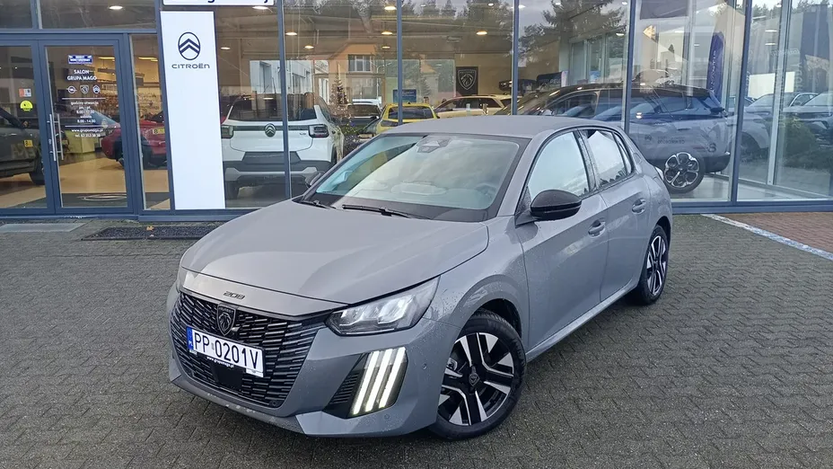 PEUGEOT 208 -