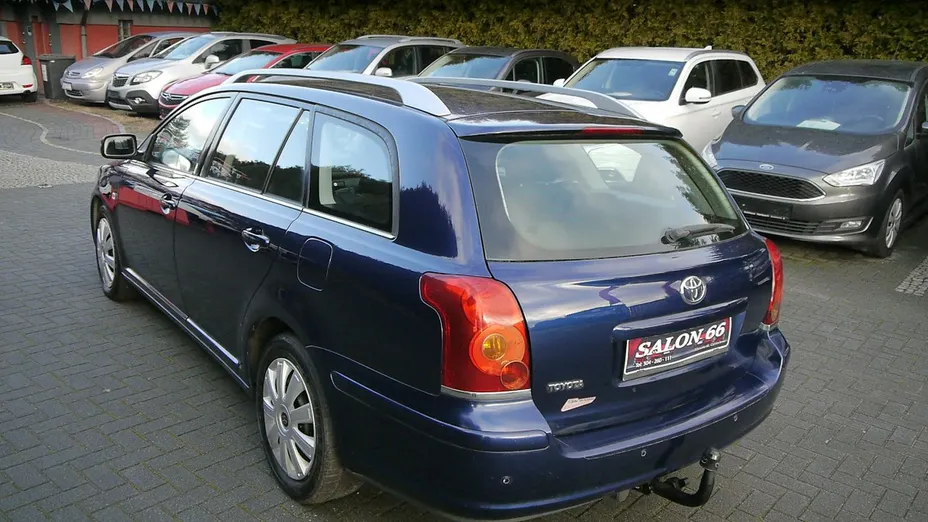 TOYOTA Avensis -