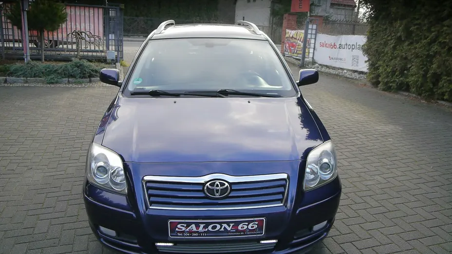 TOYOTA Avensis -