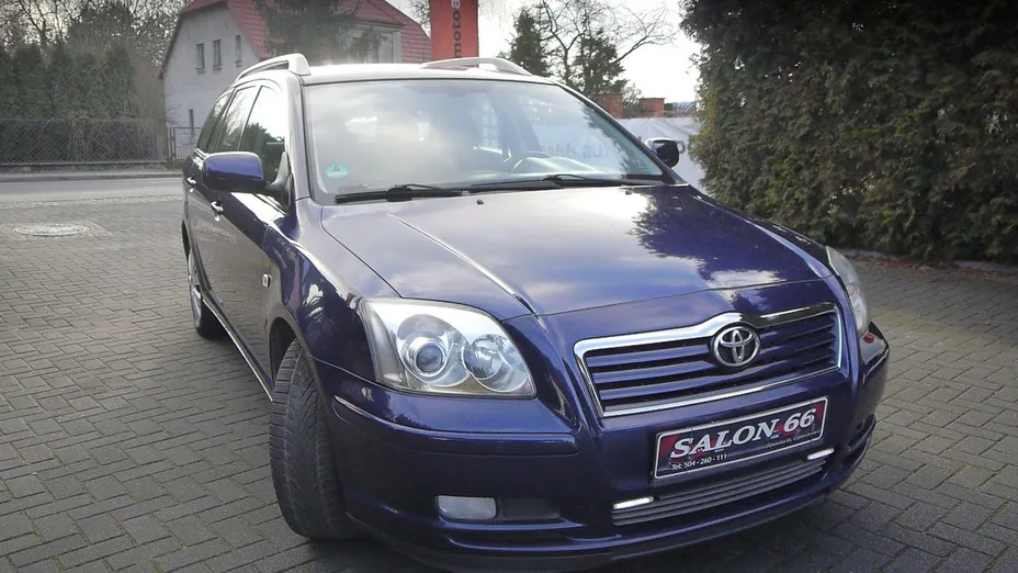 TOYOTA Avensis -