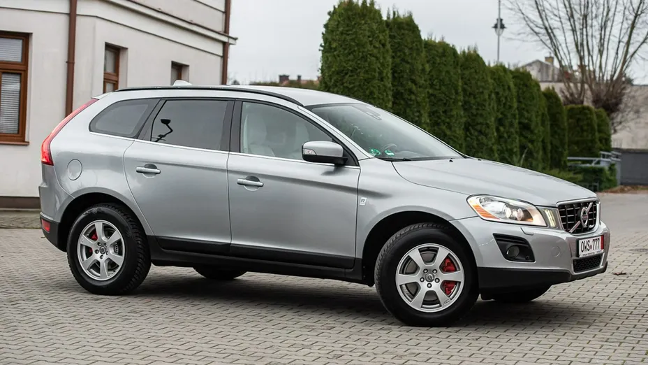 VOLVO XC60 -