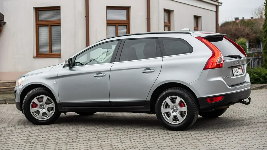 VOLVO XC60 -