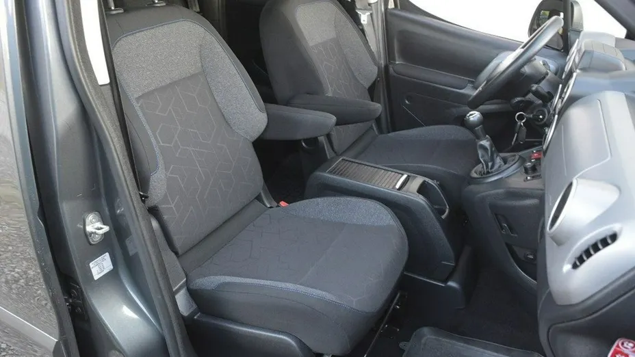 PEUGEOT Partner -