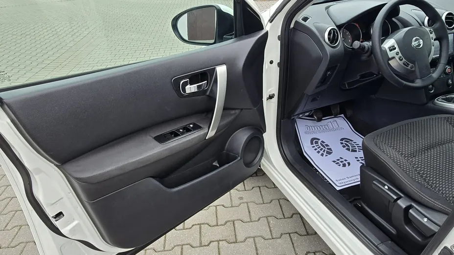 NISSAN Qashqai -