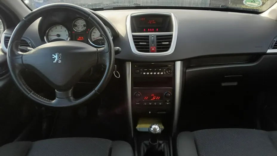 PEUGEOT 207 -