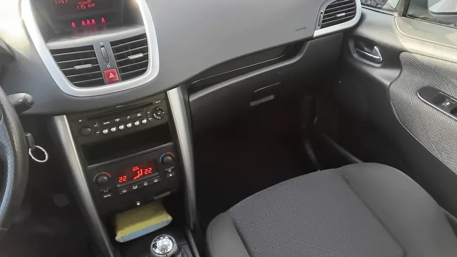 PEUGEOT 207 -