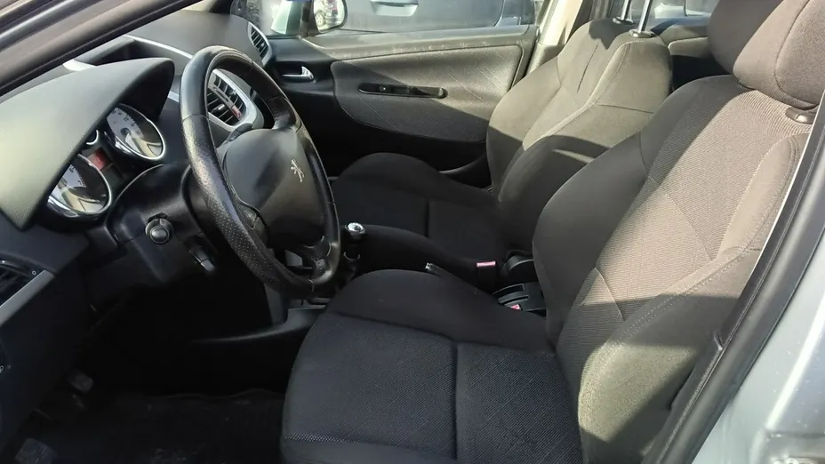 PEUGEOT 207 -